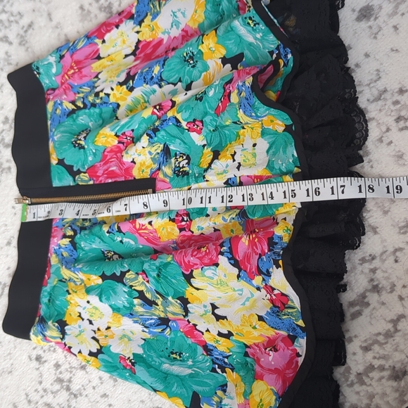 Floral Skirt | size M - Picture 5 of 7